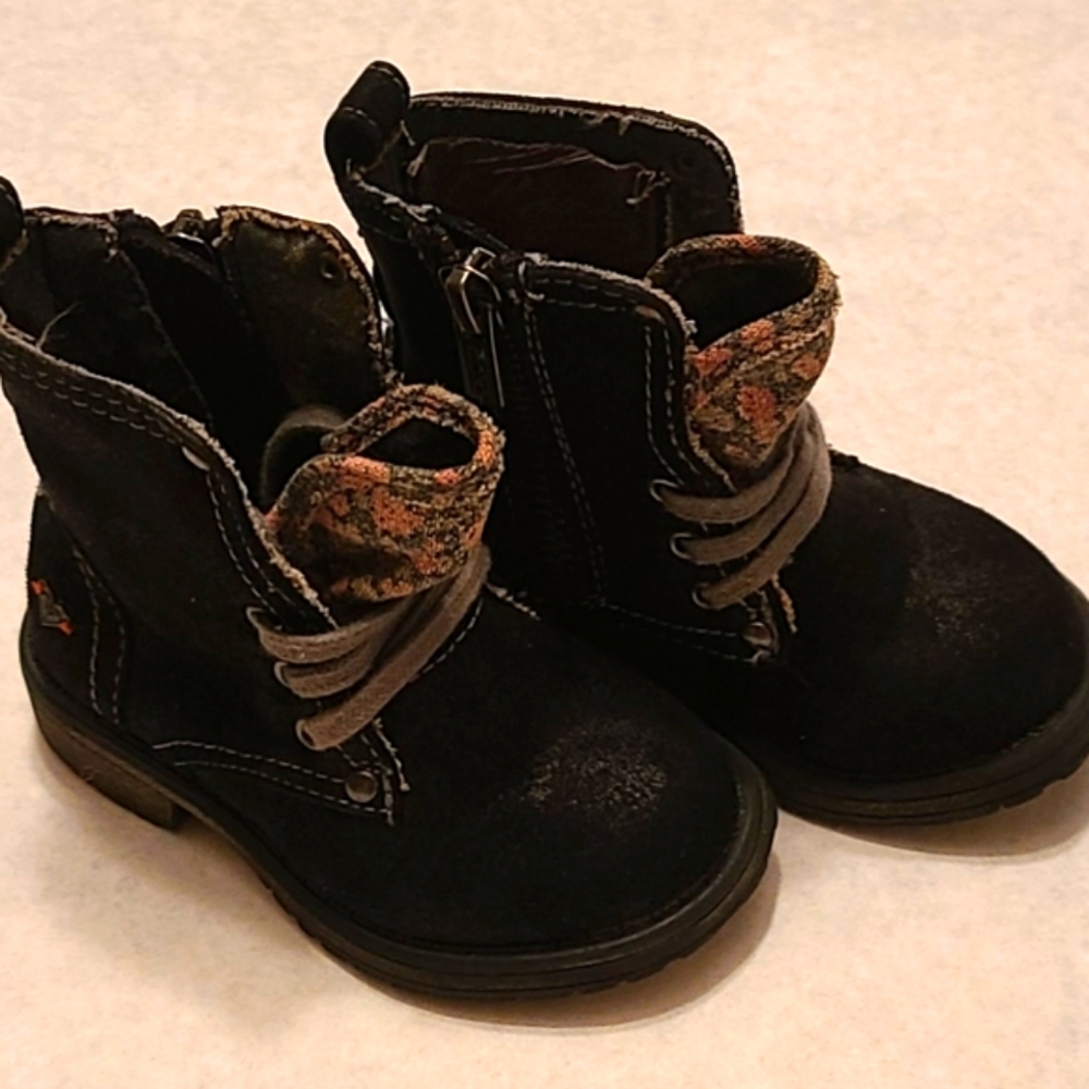 Roxy black suede toddler boots